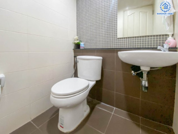 *****ทาวน์โฮมมือสองย่านกรุงเทพฯ ม.นาราวัลย์ ทาวน์ เพชรเกษม 63 เนื้อที่ 20.5 ตร.ว. ฟังก์ชันจัดเต็มถึง 3 ห้องนอน 3 ห้องน้ำ 2 ที่จอดรถ แถมฟรี! 2 เครื่องปรับอากาศ 1 เครื่องทำน้ำอุ่น 2 เครื่องดูดควัน บนทำเลดี ใกล้รถไฟฟ้าสายสีน้ำเงิน "สถานีหลักสอง" และใกล้ทางด่วน "พระราม2"